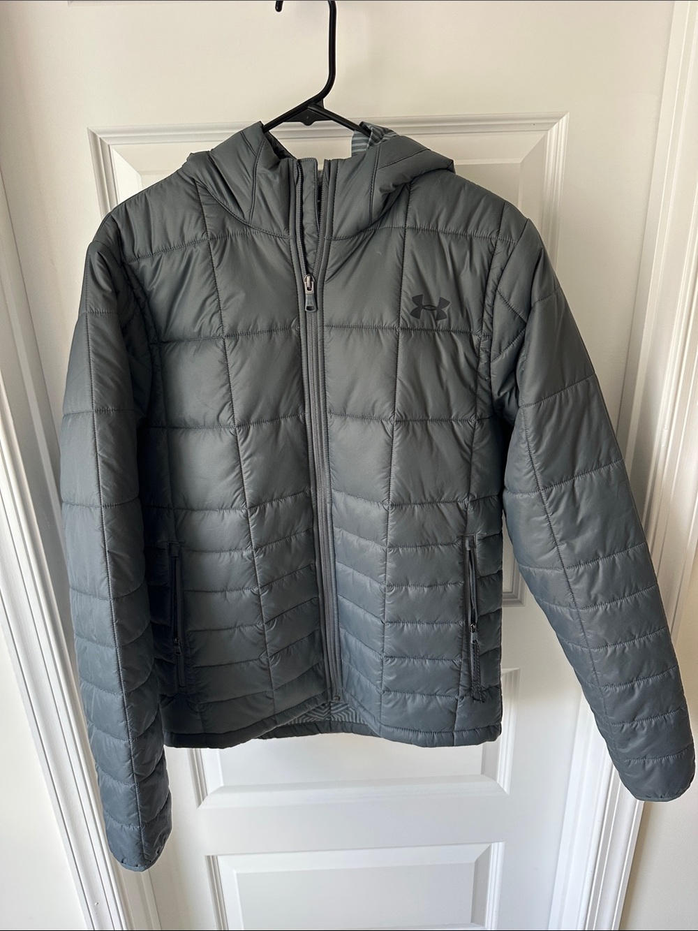 Under Armour Youth Hooded Puffer Jacket in Gray